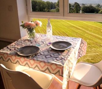 Apartment with Mountain View