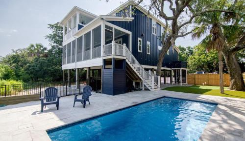 Four-Bedroom Holiday Home