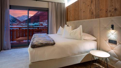 Superior Suite with Balcony and Mountain View