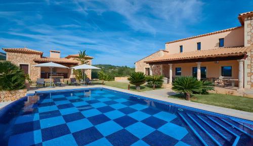 Villa with Garden View