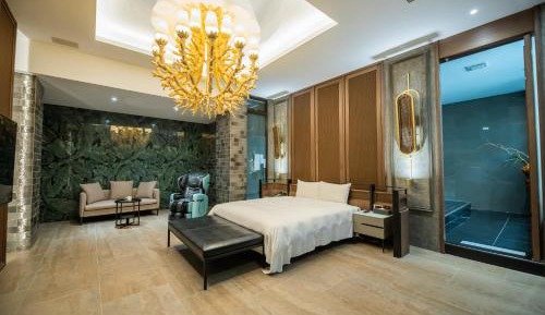 Luxury Double Room (Check-in after 22:00)
