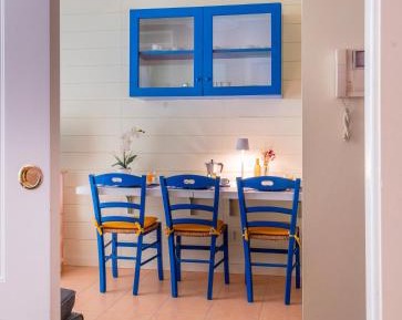 One-Bedroom Apartment with Balcony