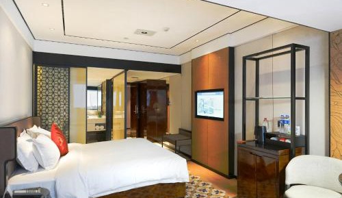 Deluxe Queen Room