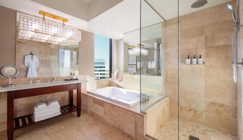 Larger Guest room, 1 King