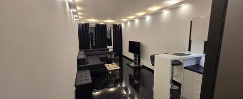One-Bedroom Apartment with View