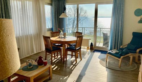 Apartment with Lake View