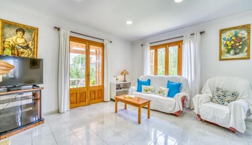 Three-Bedroom Holiday Home 