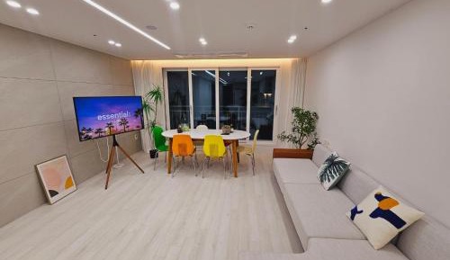 Three-Bedroom Apartment - High Floor
