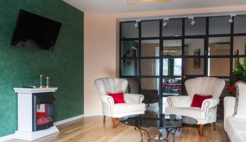 One-Bedroom Apartment with Garden View