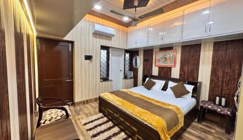 Three-Bedroom Deluxe Apartment