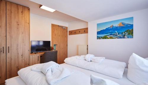 Room #976043210