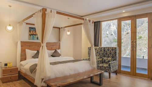 King Room with Balcony
