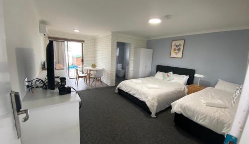 Lakeside Superior Queen Single Room