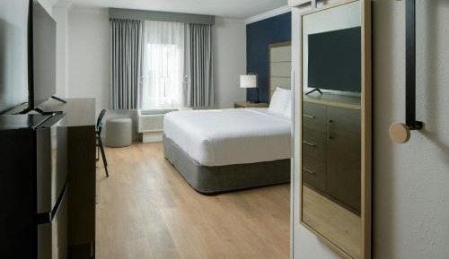 Standard Queen Room