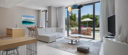 One-Bedroom Suite with Private Pool and Garden View
