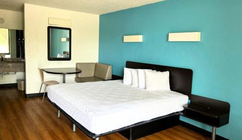 Deluxe King Suite