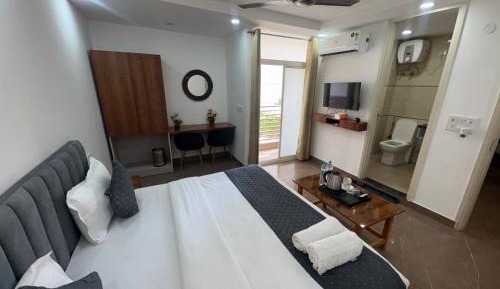 Deluxe Double Room (2 Adults + 1 Child)