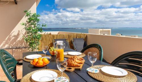 Two-Bedroom Apartment with Balcony and Sea View