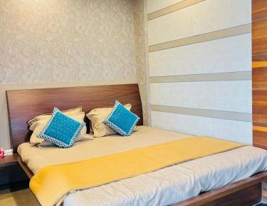 Suite with Lake View
