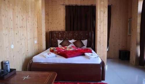 Deluxe Double Room (2 Adults + 1 Child)