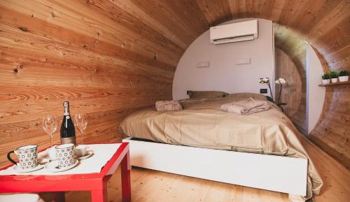 Deluxe Room (2 Adults + 1 Child)