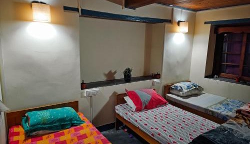 Single Bed in Mixed Dormitory Room