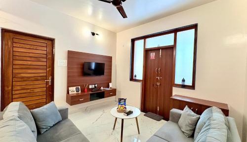 Two-Bedroom Deluxe Apartment with Garden View