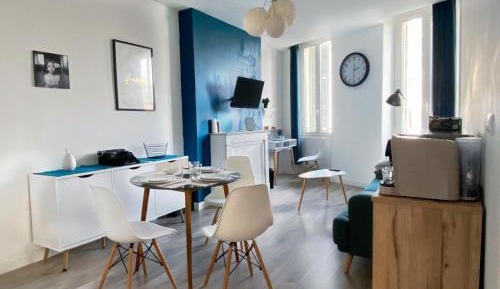 One-Bedroom Apartment with City View