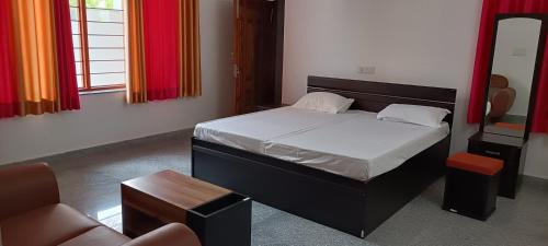 Deluxe Double Room (2 Adults + 1 Child)