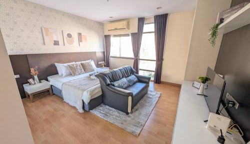 One-Bedroom Apartment with View