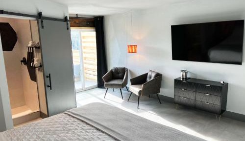 King Room with Pool View