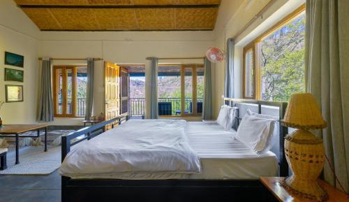 Family Room with Mountain View
