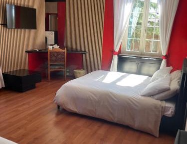 Deluxe Room (2 Adults + 1 Child)