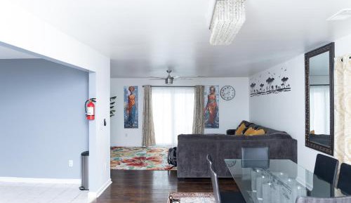 Three-Bedroom Deluxe Apartment