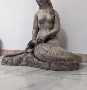 Three-Bedroom Apartment with Balcony