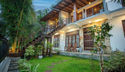Three-Bedroom Apartment with Balcony