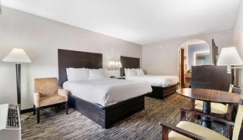 Queen Room with Two Queen Beds - Non-Smoking