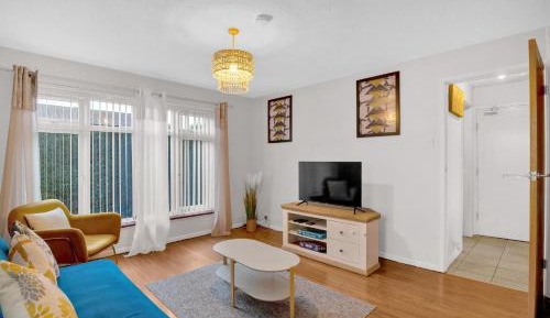 Deluxe One-Bedroom Apartment