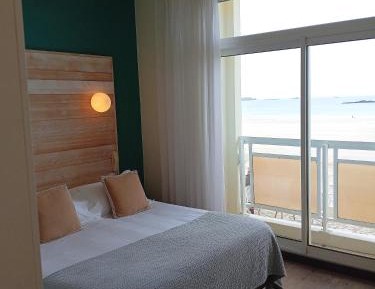 Deluxe Double Room with Sea View and Balcony