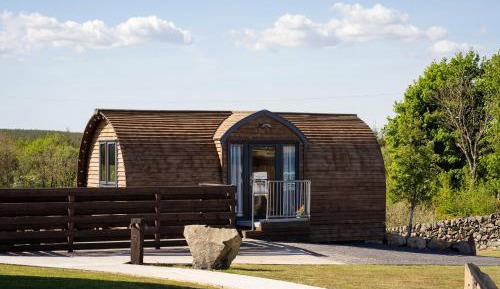 Superior Large Cabin With Hot Tub