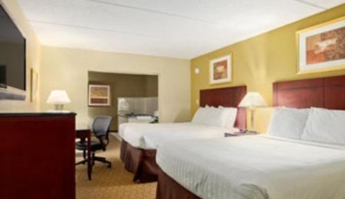 Queen Room with Two Queen Beds - Non-Smoking