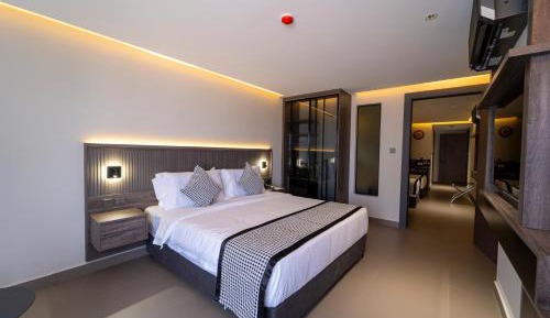 Deluxe Family Suite