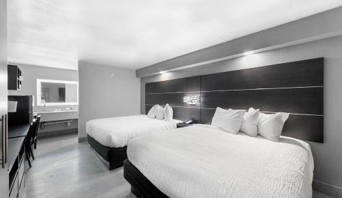 Suite with Two King Beds - Non-Smoking