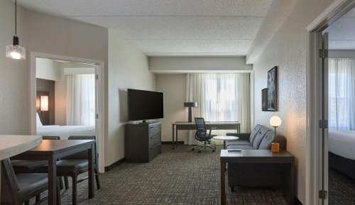 Two-Bedroom Suite with One King Bed and One Queen Bed - Hearing Accessible