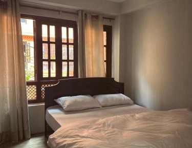 Three-Bedroom Apartment with Balcony