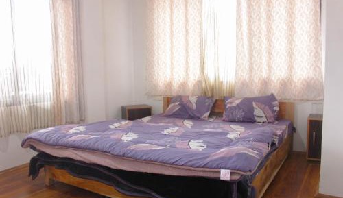Deluxe Double Room (2 Adults + 1 Child)