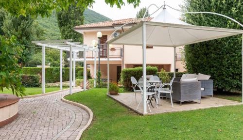 One-Bedroom Holiday Home