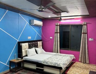 Deluxe Double Room (2 Adults + 1 Child)