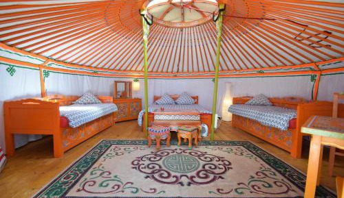 Yurt (6 Adults)