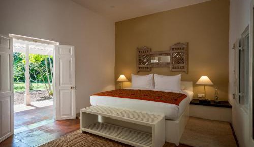 Superior Garden View King Room with Complimentary Tea Service & Snacks, Early Check-in & Late Check-out (on availability)